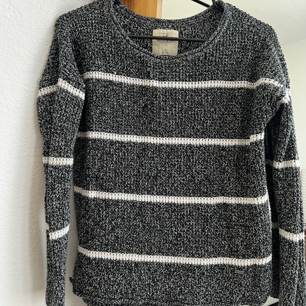 Hollister Black and White Crew Neck Sweater